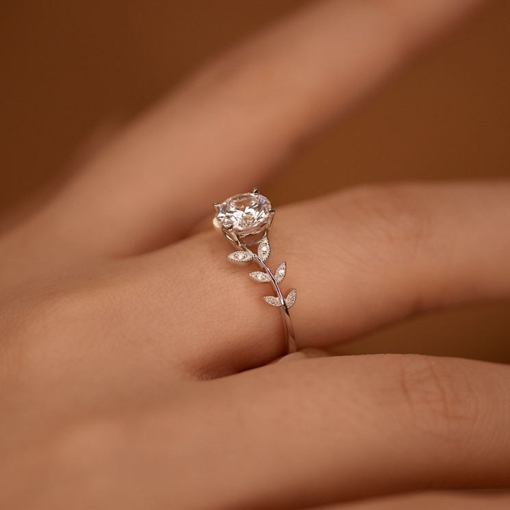 1CT Moissanite Leaf Ring in 925 Silver
