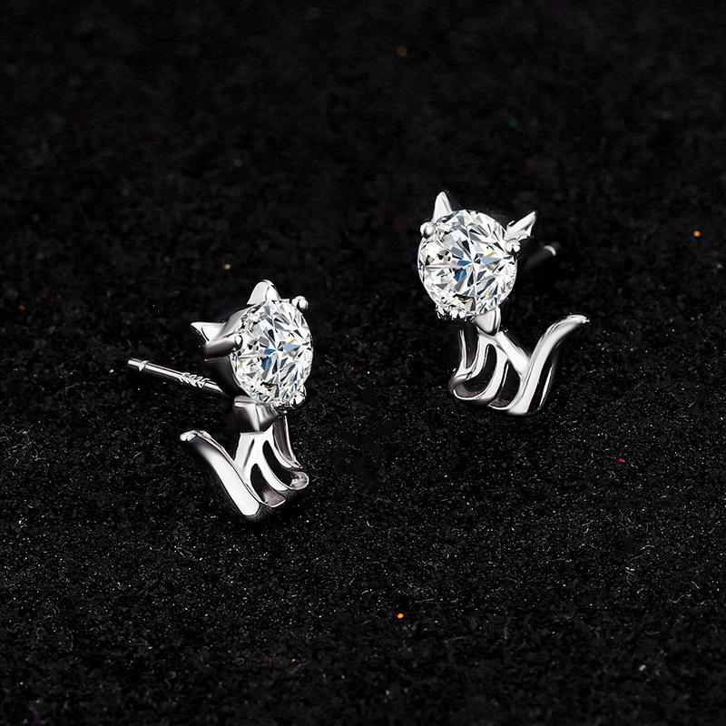 Personalized Cat Earrings in 925 Silver with Moissanite